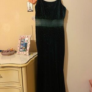 Elegant Green Evening Gown